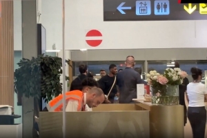 kaiyun-拉什福德今晨抵达巴塞罗那机场，球员将于周三正式亮相