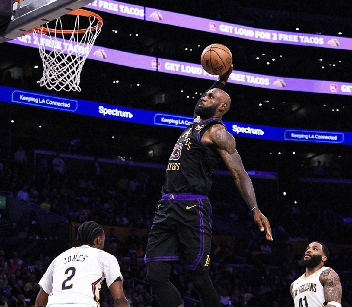 开云下载-詹姆斯常规赛20+5+5场次高达966场，稳居历史第一